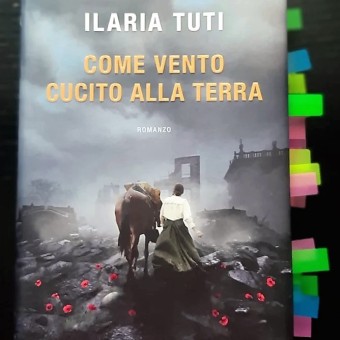Ilaria Tuti-COME VENTO CUCITO ALLA TERRA–Immagini, colori, suoni,  sentimenti e fatti: quando le donne ricuciono ciò che la guerra lacera. –  Affascinailtuocuore